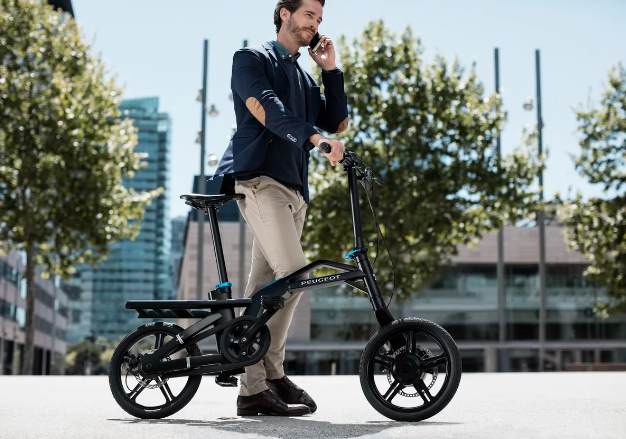 Peugeot dévoile ses nouveaux vélos électriques au design futuriste affirmé !