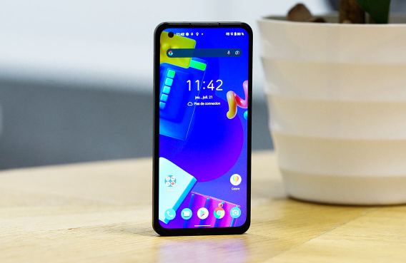 Asus Zenfone 10 : un smartphone toujours puissant… mais sans doute moins compact